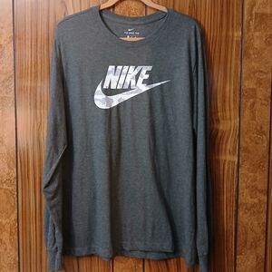 Nike Men's Gray Long Sleeve Shirt
